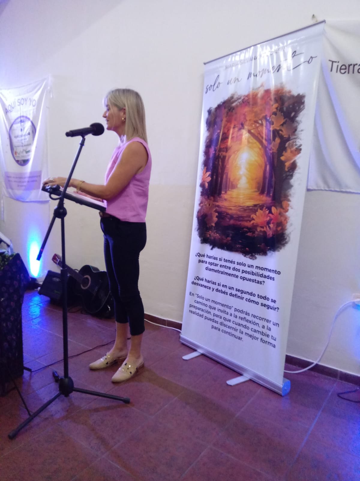 Presentación del libro en el Café literario de la Academia de Formación Musical "APRENDIENDO" , un encuentro organizado por el profesor Federico Amarillo